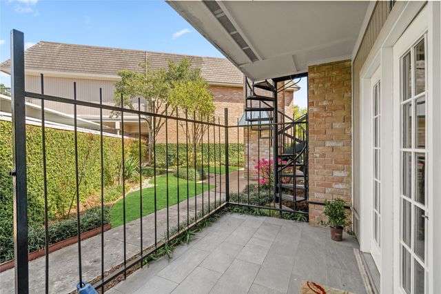 2238 S Piney Point Road 102, Houston, TX 77063