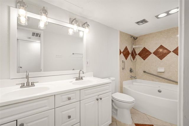 2238 S Piney Point Road 102, Houston, TX 77063