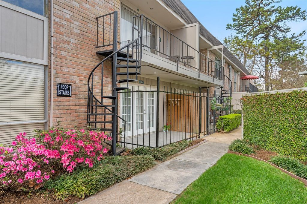 2238 S Piney Point Road 102, Houston, TX 77063
