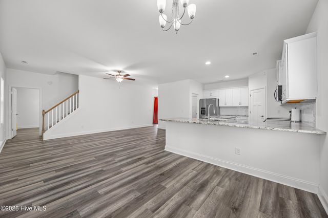 604 Jasmine Way, Burgaw, NC 28425
