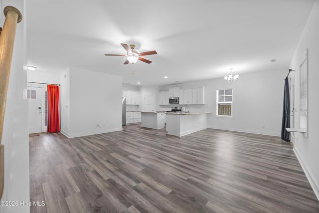 604 Jasmine Way, Burgaw, NC 28425