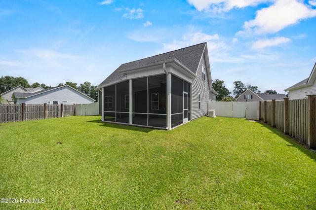 604 Jasmine Way, Burgaw, NC 28425