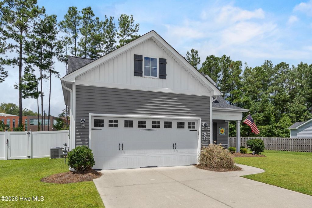 604 Jasmine Way, Burgaw, NC 28425
