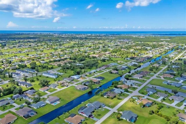 100 MARK TWAIN LANE, Rotonda West, FL 33947