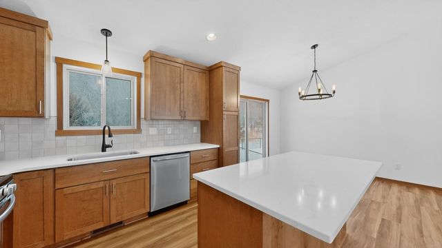 2163 Hadley Hills Drive NE, Rochester, MN 55906