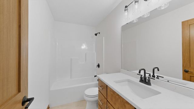 2163 Hadley Hills Drive NE, Rochester, MN 55906