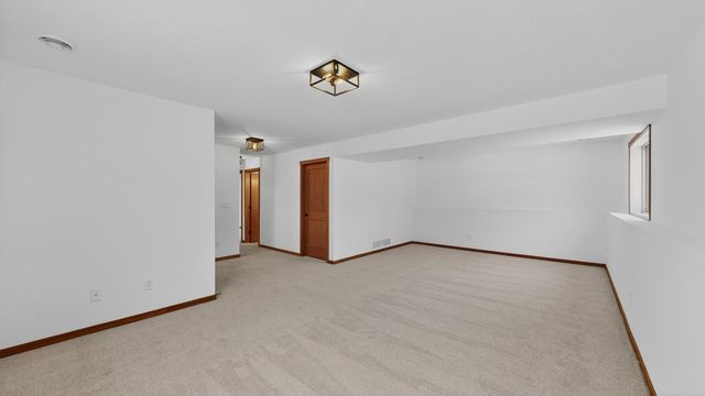 2163 Hadley Hills Drive NE, Rochester, MN 55906