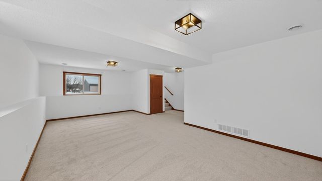 2163 Hadley Hills Drive NE, Rochester, MN 55906