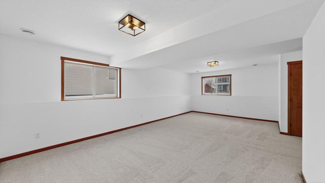 2163 Hadley Hills Drive NE, Rochester, MN 55906