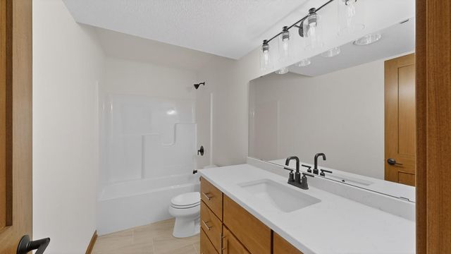 2163 Hadley Hills Drive NE, Rochester, MN 55906