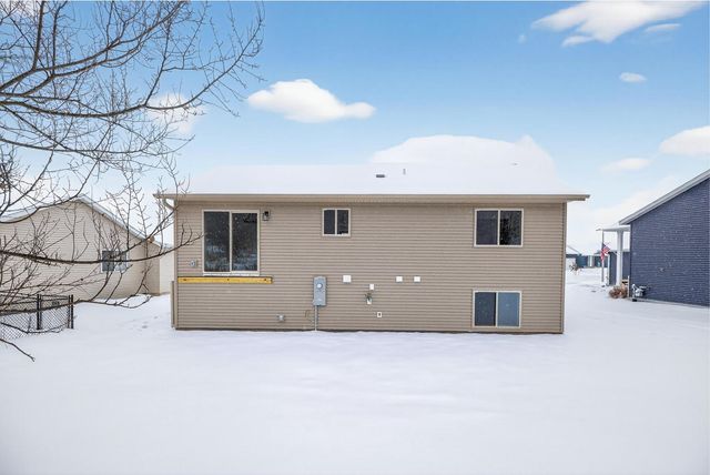 2163 Hadley Hills Drive NE, Rochester, MN 55906