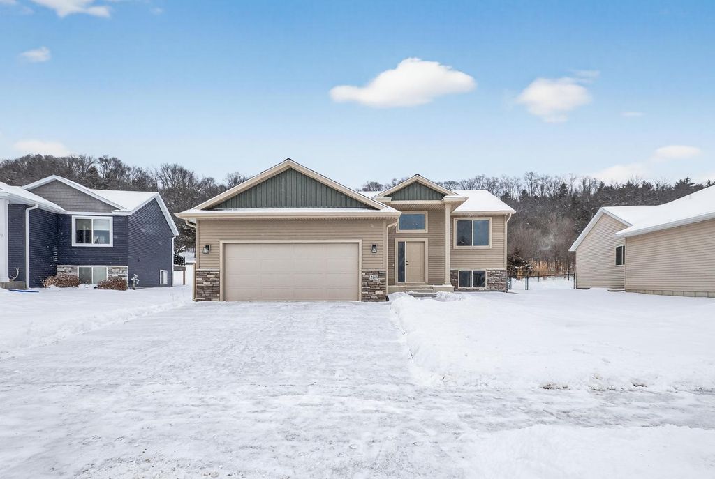 2163 Hadley Hills Drive NE, Rochester, MN 55906