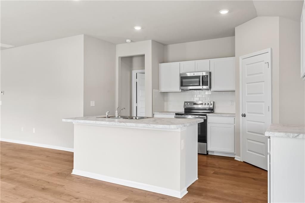 20206 W 195th Street, Spring Hill, KS 66083