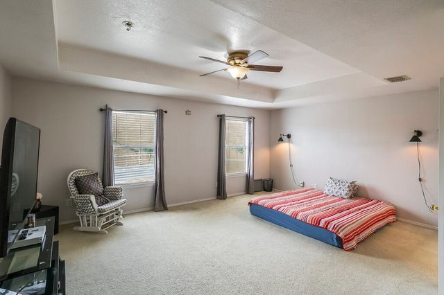 2812 N Hampton Drive, Grand Prairie, TX 75052