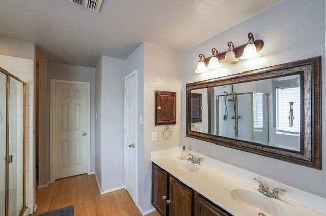 2812 N Hampton Drive, Grand Prairie, TX 75052
