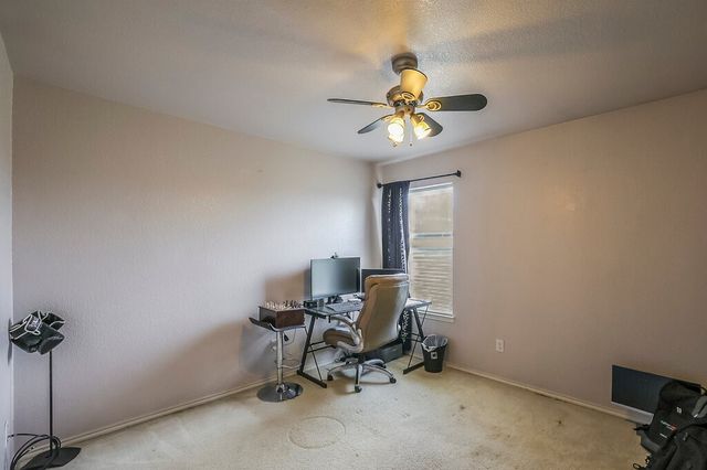 2812 N Hampton Drive, Grand Prairie, TX 75052