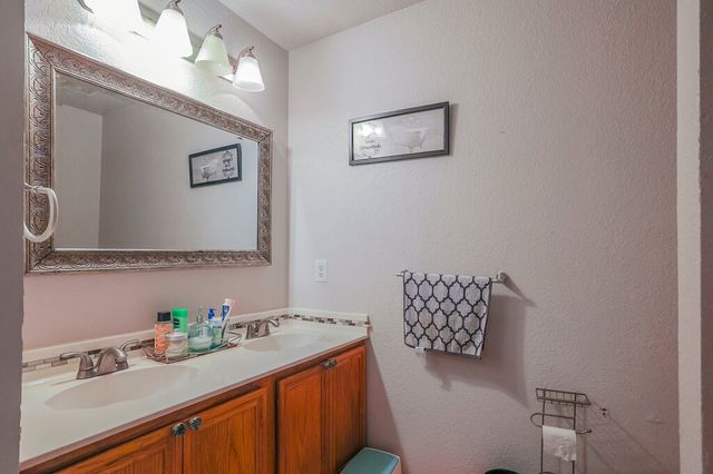 2812 N Hampton Drive, Grand Prairie, TX 75052