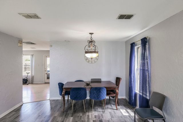 2812 N Hampton Drive, Grand Prairie, TX 75052