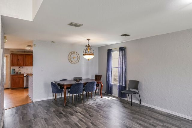 2812 N Hampton Drive, Grand Prairie, TX 75052