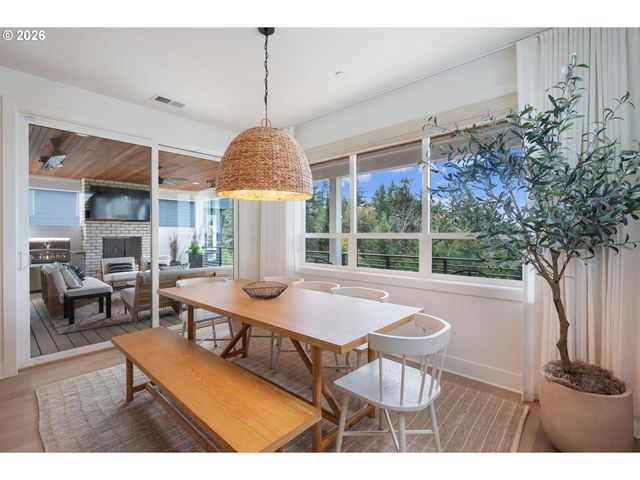 3724 Sw HILLSIDE Dr, Portland, OR 97221