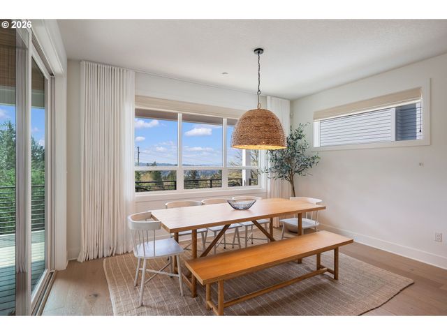 3724 Sw HILLSIDE Dr, Portland, OR 97221