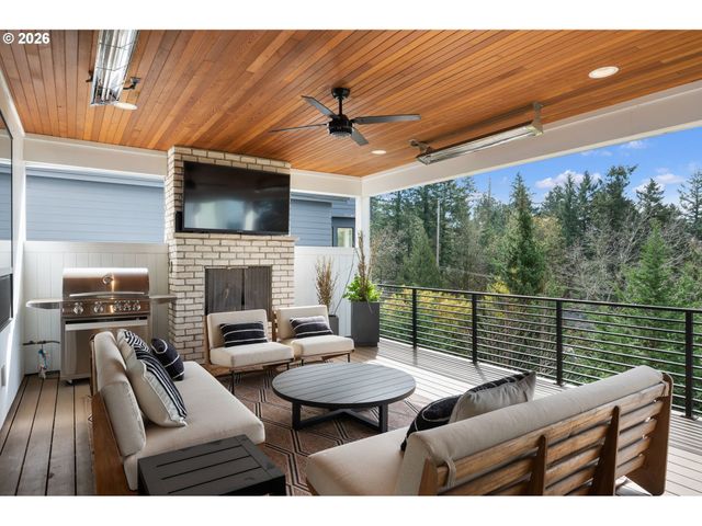 3724 Sw HILLSIDE Dr, Portland, OR 97221