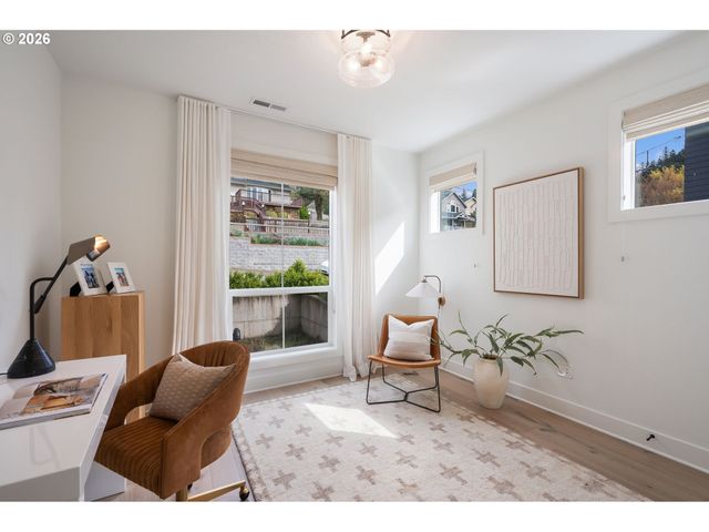 3724 Sw HILLSIDE Dr, Portland, OR 97221