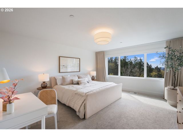 3724 Sw HILLSIDE Dr, Portland, OR 97221