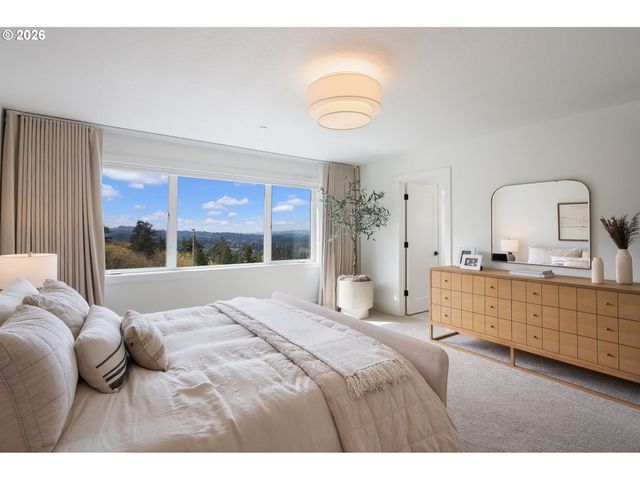 3724 Sw HILLSIDE Dr, Portland, OR 97221