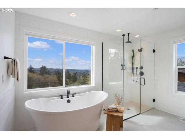 3724 Sw HILLSIDE Dr, Portland, OR 97221