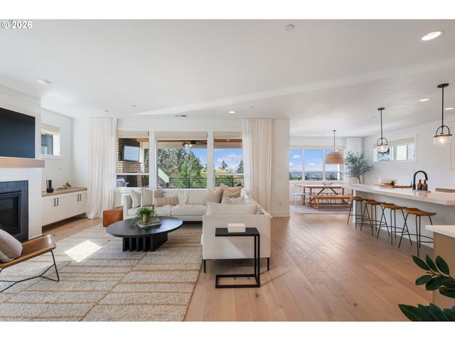 3724 Sw HILLSIDE Dr, Portland, OR 97221