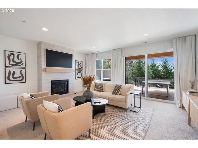 3724 Sw HILLSIDE Dr, Portland, OR 97221