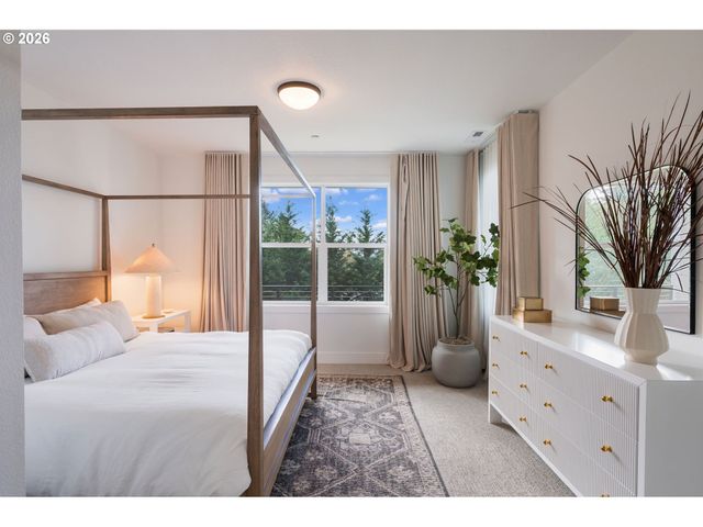 3724 Sw HILLSIDE Dr, Portland, OR 97221