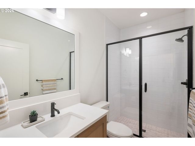 3724 Sw HILLSIDE Dr, Portland, OR 97221