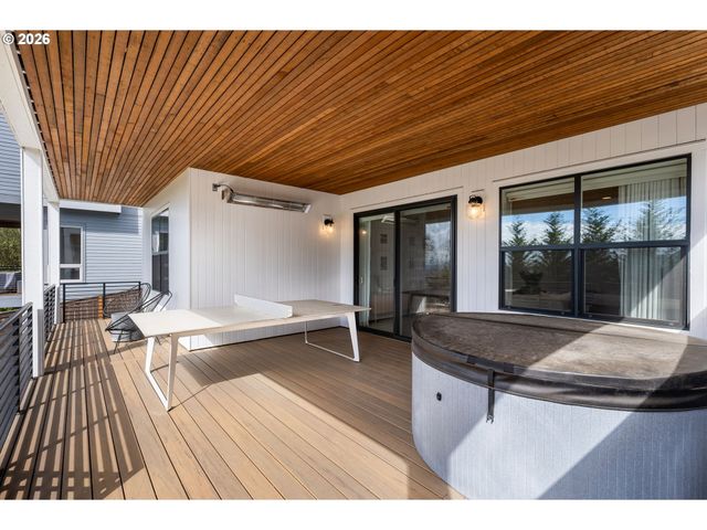 3724 Sw HILLSIDE Dr, Portland, OR 97221