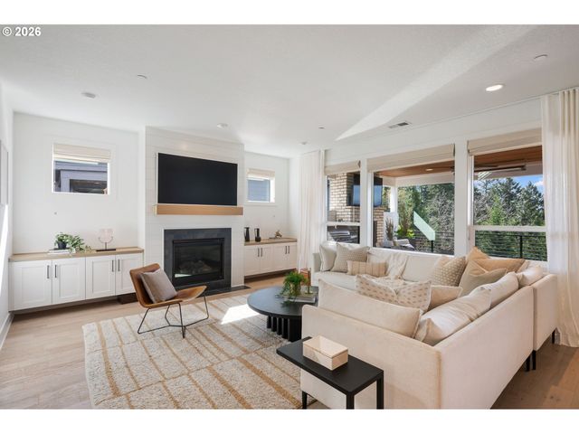 3724 Sw HILLSIDE Dr, Portland, OR 97221