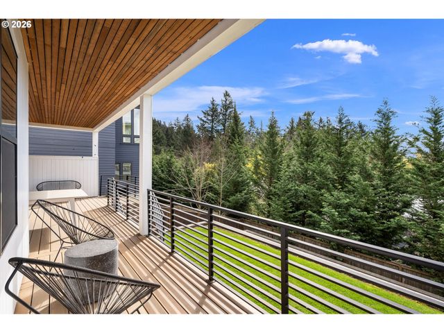 3724 Sw HILLSIDE Dr, Portland, OR 97221