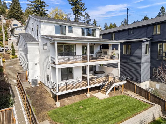 3724 Sw HILLSIDE Dr, Portland, OR 97221