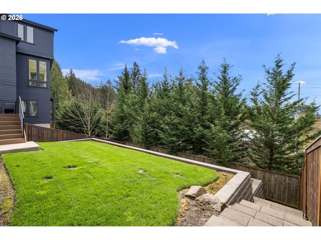 3724 Sw HILLSIDE Dr, Portland, OR 97221