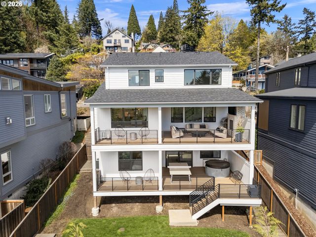 3724 Sw HILLSIDE Dr, Portland, OR 97221
