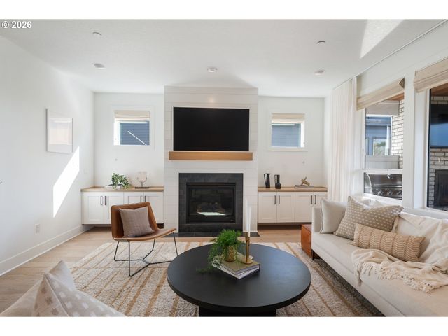 3724 Sw HILLSIDE Dr, Portland, OR 97221