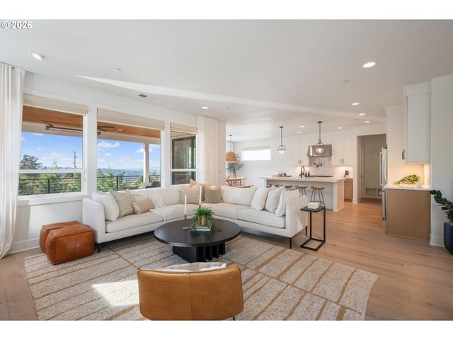 3724 Sw HILLSIDE Dr, Portland, OR 97221