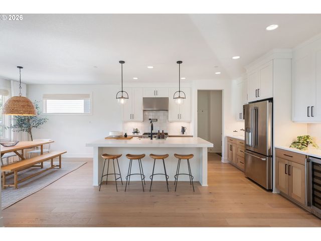 3724 Sw HILLSIDE Dr, Portland, OR 97221