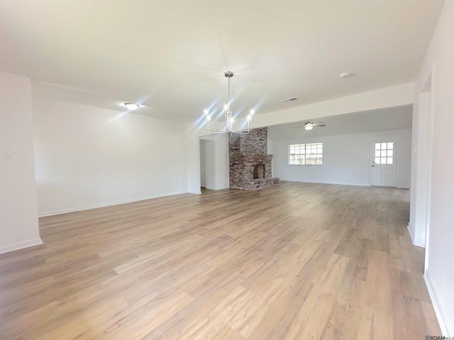 11865 Parkbrook Ave, Baton Rouge, LA 70816