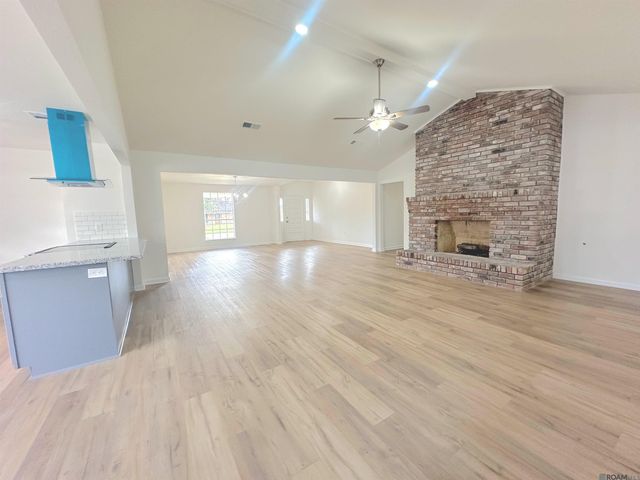 11865 Parkbrook Ave, Baton Rouge, LA 70816