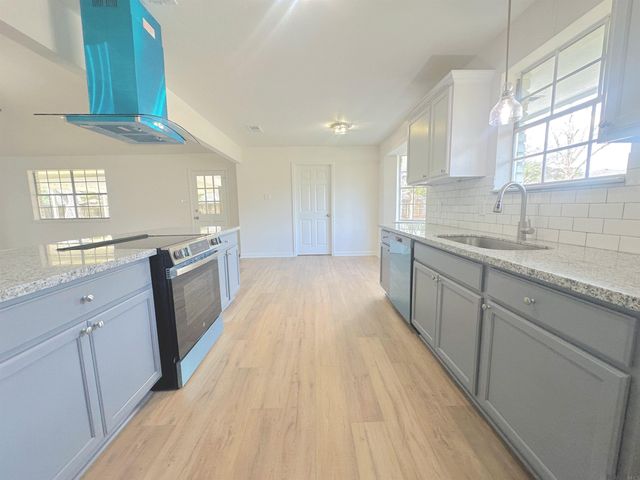 11865 Parkbrook Ave, Baton Rouge, LA 70816