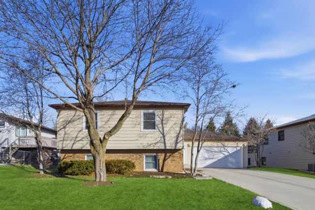 766 Michigan Avenue, South Elgin, IL 60177