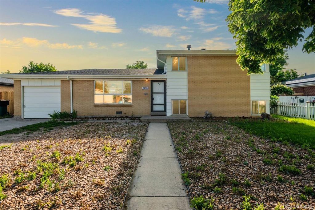 3055 Carson Street, Aurora, CO 80011