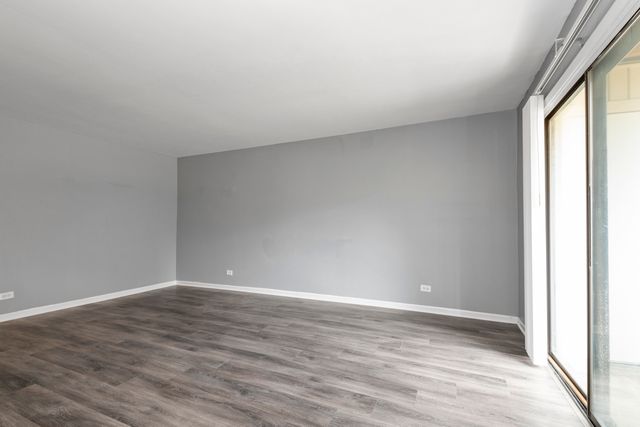 2210 Country Club Drive 2, Woodridge, IL 60517