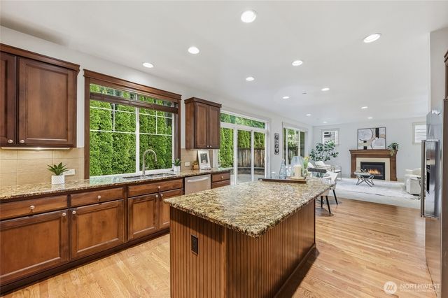 16788 NE 123rd Way, Redmond, WA 98052